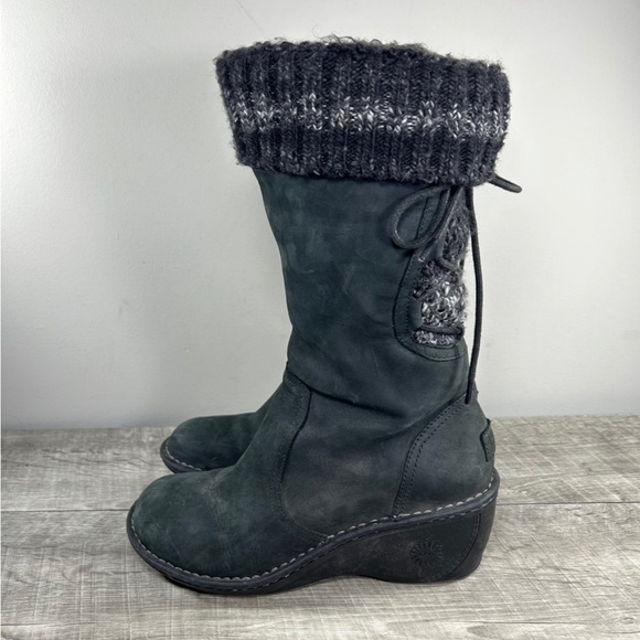 UGG 1936 Skylair Black Leather Wedge Heel Sheepskin Lined Womens Boots Size 9 - Picture 4 of 9